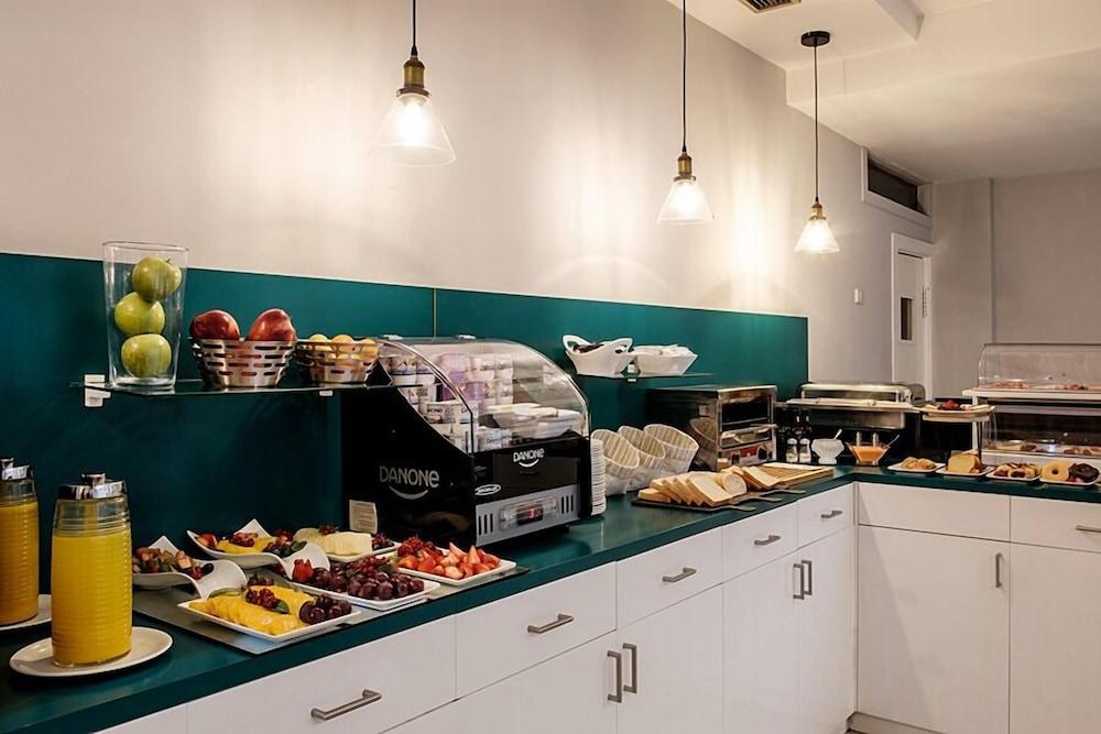 Hotel Ikonik Plaza Mercado 3*